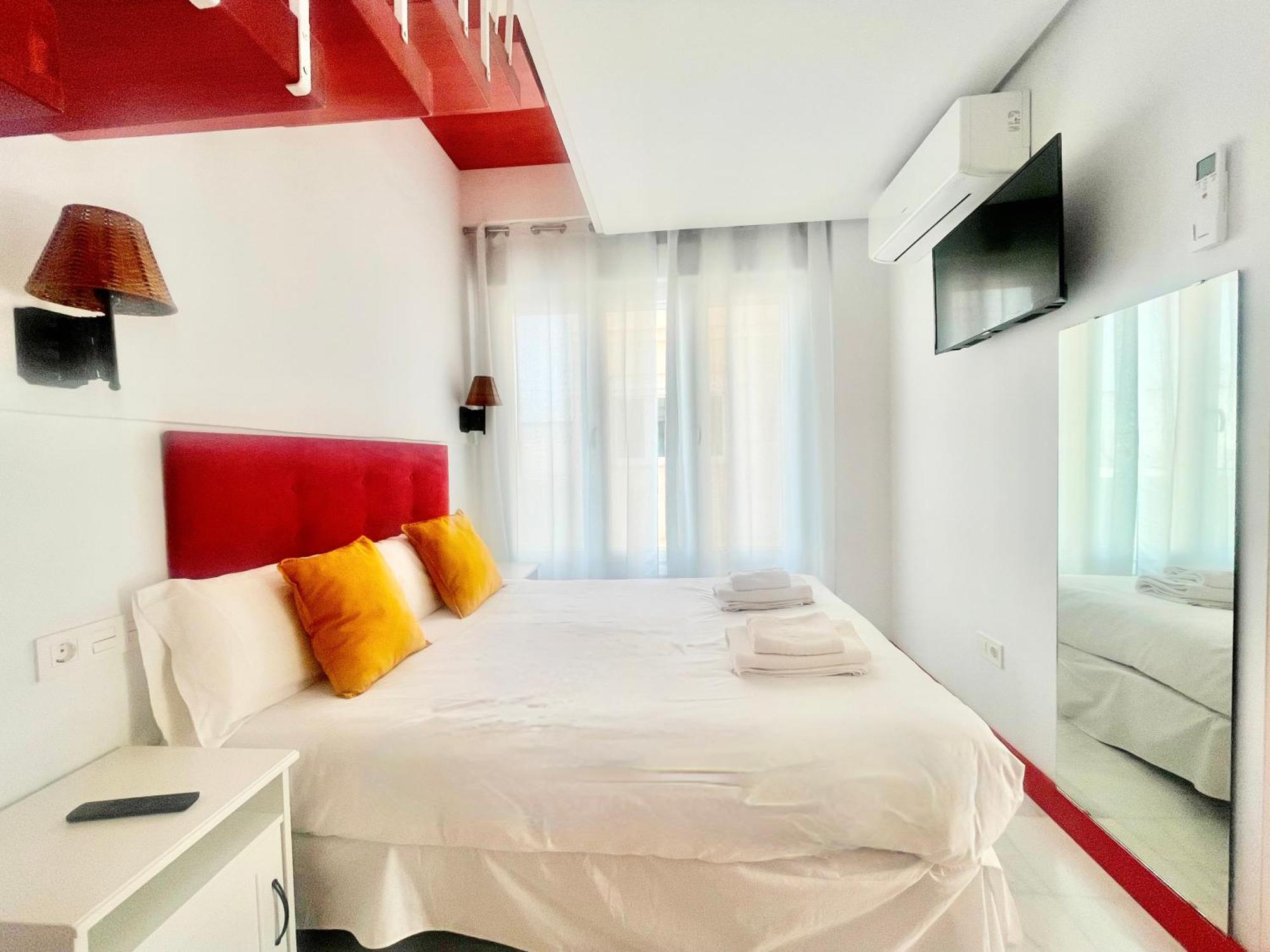 Philippe'S Home Triana Con Terraza Севилья Экстерьер фото